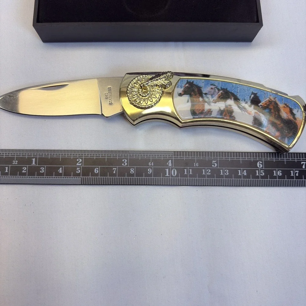 Horse And Horses Graphic Gold Tone Display Lock Knife Drop Point S2-461